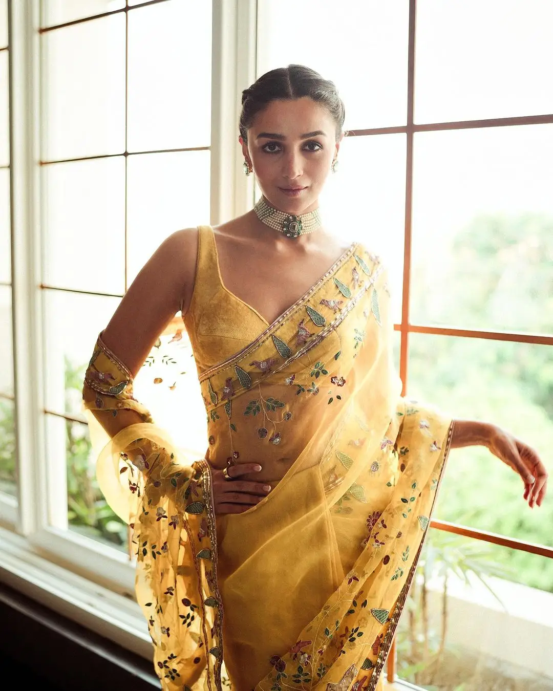 ALIA BHATT PHOTOSHOOT IN YELLOW SAREE SLEEVELESS BLOUSE 3